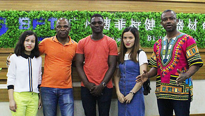 非洲客戶來中國采購荔枝视频APP黄色健身器材