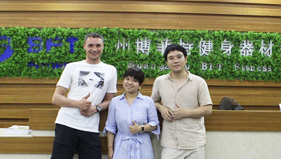 俄羅斯客戶來中國采購室內健身房器械